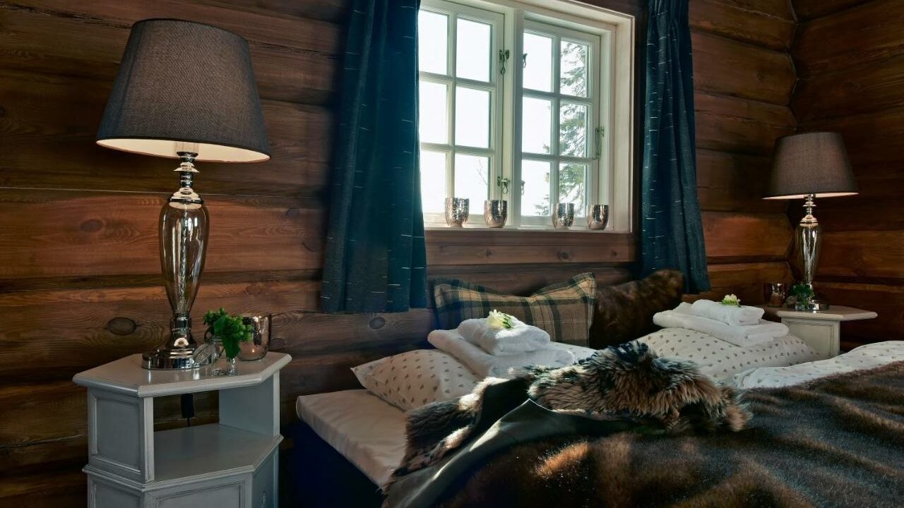 A rustinc cozy bedrom